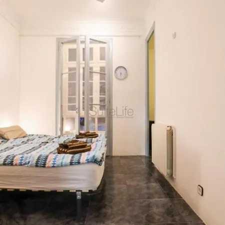 Spacious Aptmt Close To Pl Universidad And Pl Catalunya, 2,5 Bedrooms, Balcony, Heating, Elevator Min 31 Nights Daire