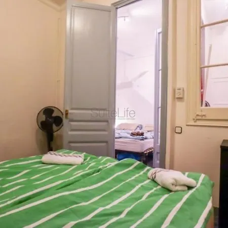 Spacious Aptmt Close To Pl Universidad And Pl Catalunya, 2,5 Bedrooms, Balcony, Heating, Elevator Min 31 Nights Daire
