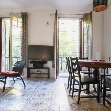 Spacious Aptmt Close To Pl Universidad And Pl Catalunya, 2,5 Bedrooms, Balcony, Heating, Elevator Min 31 Nights * Barselona
