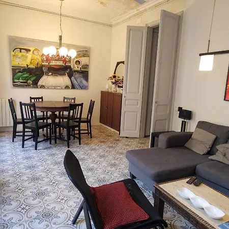 Spacious Aptmt Close To Pl Universidad And Pl Catalunya, 2,5 Bedrooms, Balcony, Heating, Elevator Min 31 Nights Daire Barselona