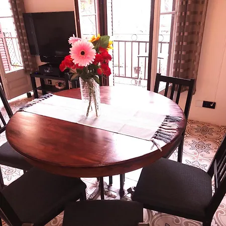 Apartmán Spacious Aptmt Close To Pl Universidad And Pl Catalunya, 2,5 Bedrooms, Balcony, Heating, Elevator Min 31 Nights Barcelona