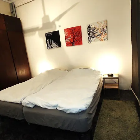 Spacious Aptmt Close To Pl Universidad And Pl Catalunya, 2,5 Bedrooms, Balcony, Heating, Elevator Min 31 Nights * Barcelona