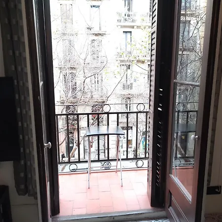 Spacious Aptmt Close To Pl Universidad And Pl Catalunya, 2,5 Bedrooms, Balcony, Heating, Elevator Min 31 Nights