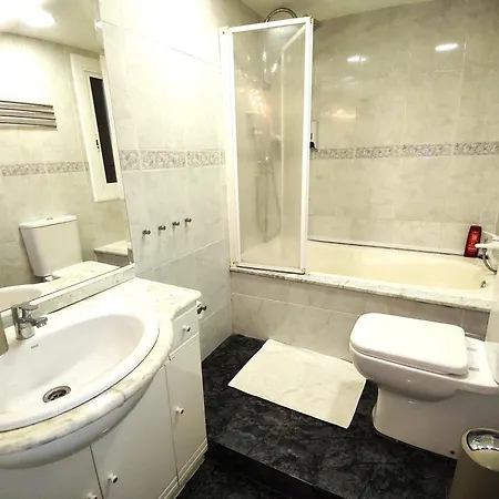 Apartmán Spacious Aptmt Close To Pl Universidad And Pl Catalunya, 2,5 Bedrooms, Balcony, Heating, Elevator Min 31 Nights Barcelona