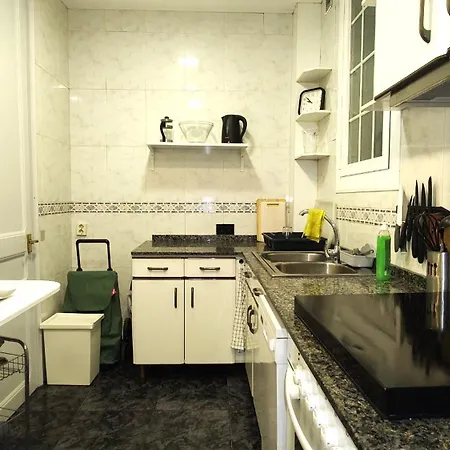 Spacious Aptmt Close To Pl Universidad And Pl Catalunya, 2,5 Bedrooms, Balcony, Heating, Elevator Min 31 Nights