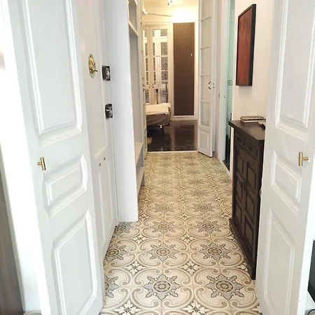 Spacious Aptmt Close To Pl Universidad And Pl Catalunya, 2,5 Bedrooms, Balcony, Heating, Elevator Min 31 Nights * Barcelona