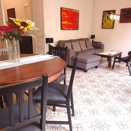 Spacious Aptmt Close To Pl Universidad And Pl Catalunya, 2,5 Bedrooms, Balcony, Heating, Elevator Min 31 Nights Barcelona